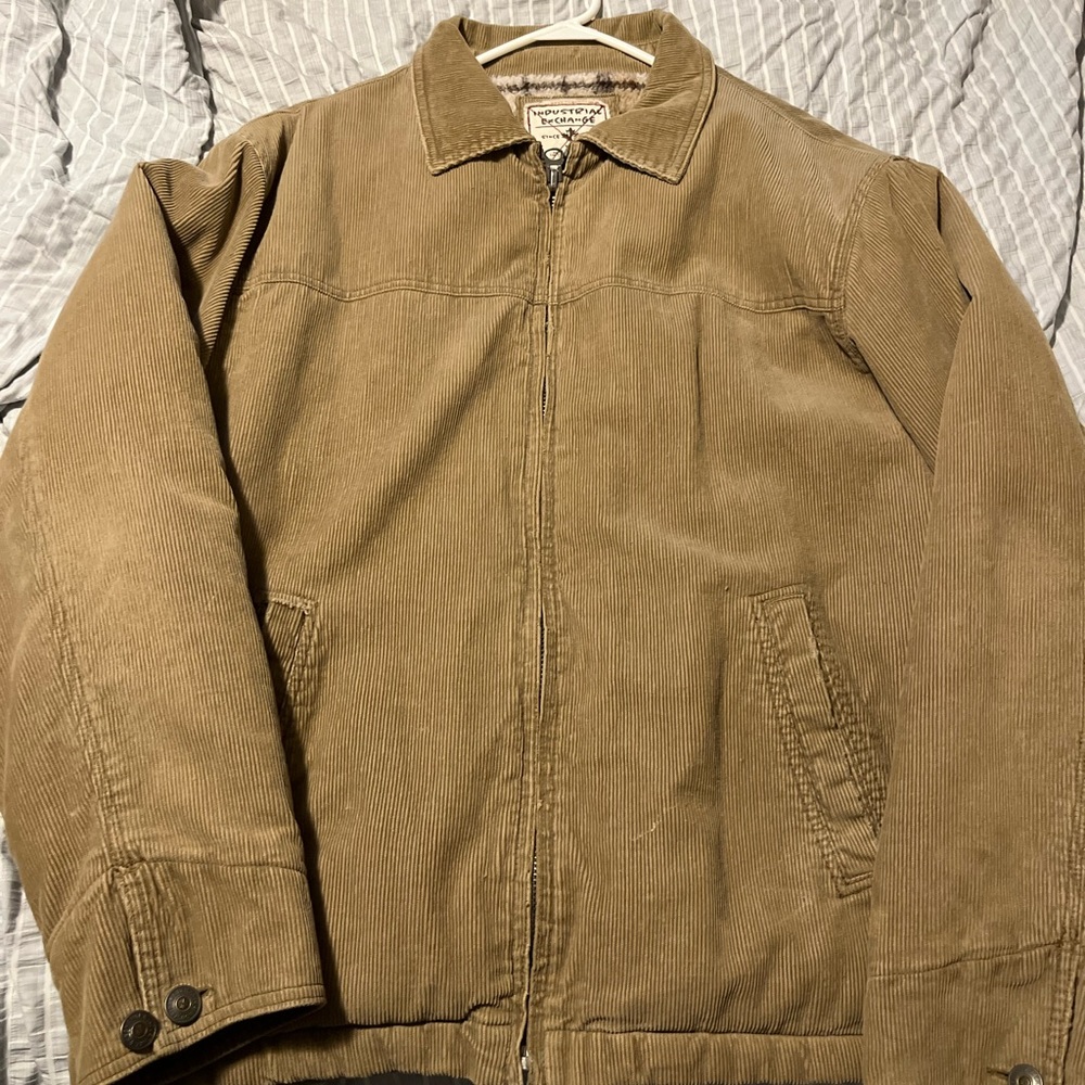 XL Men’s corduroy jacket.